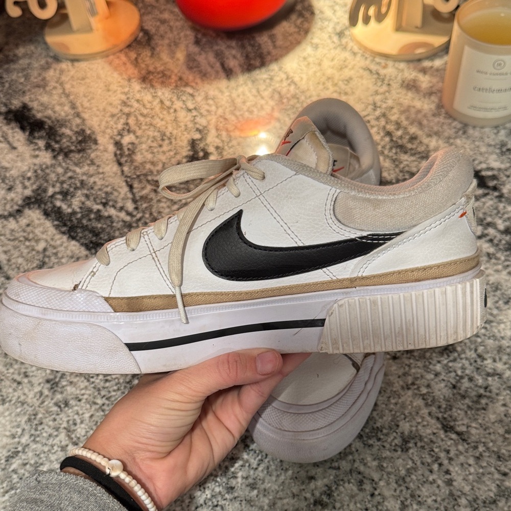 Nike White and Black Low-Top Sneakers